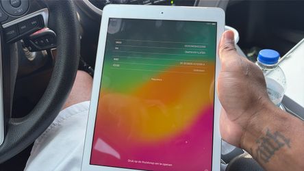 Ipad 6th Generation clean IMEI number- $150 OBO
