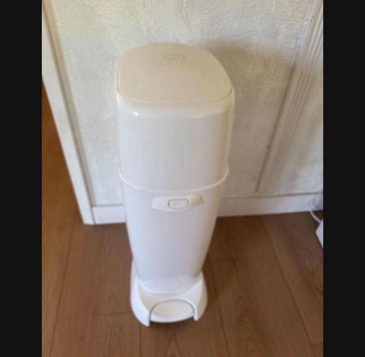 LOW PRICE MOVING- $130 + TAX RETAIL DIAPER GENIE COMPLETE DIAPER PALE