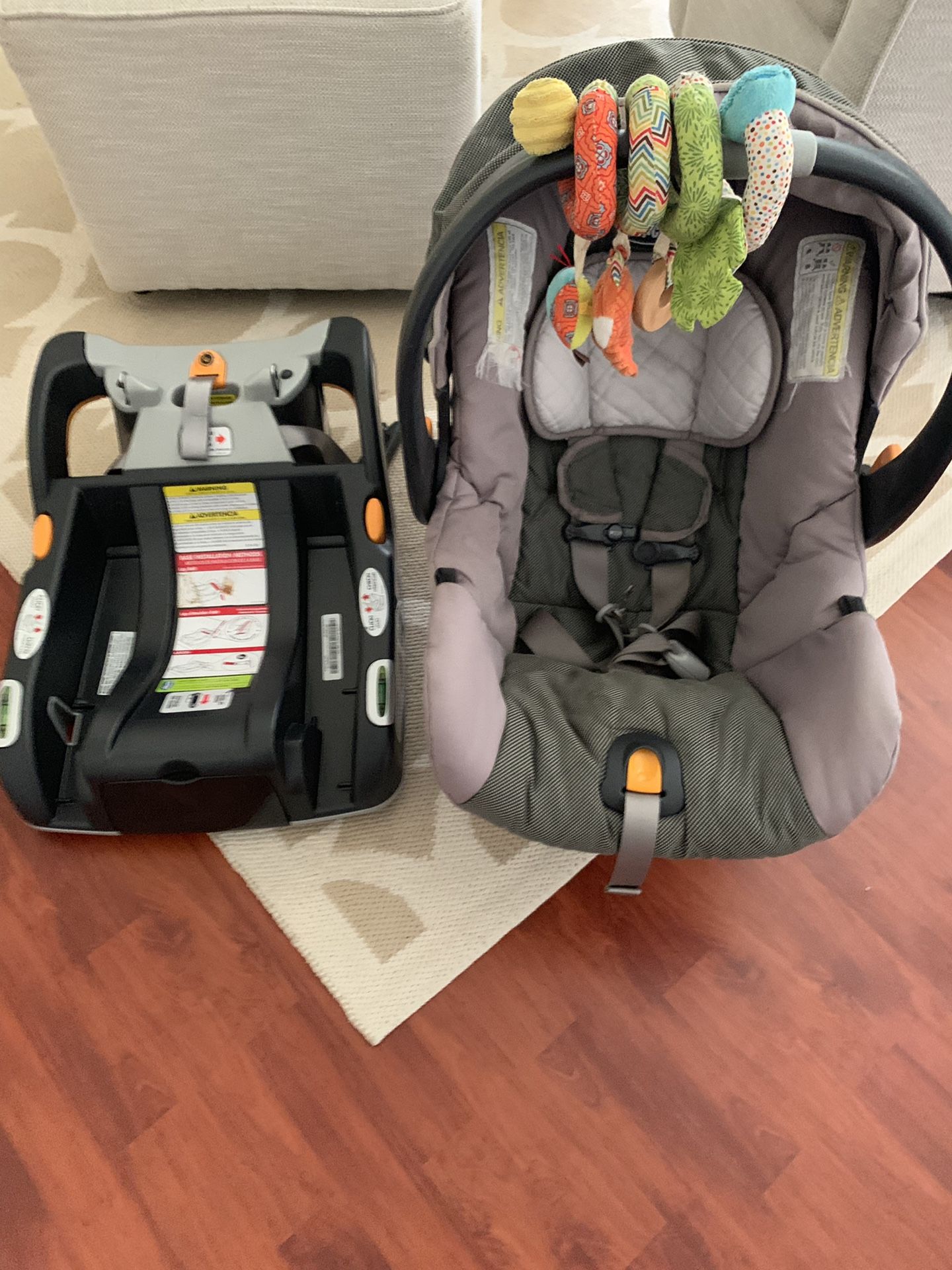 Chico KeyFit 30 carrier and car seat with base