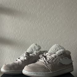 Woman’s Jordan 1 Low Sherpa Fleece 