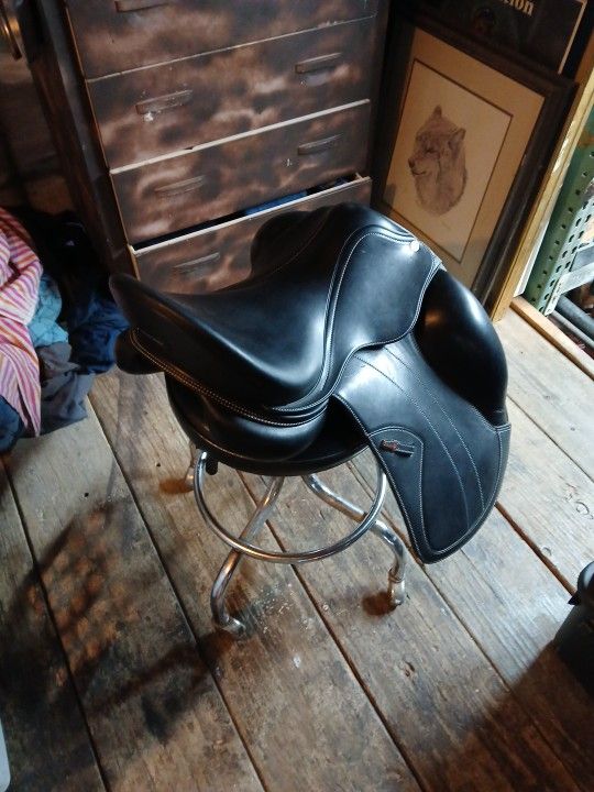 English Riding Saddle