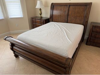 Queen Sleigh Bed