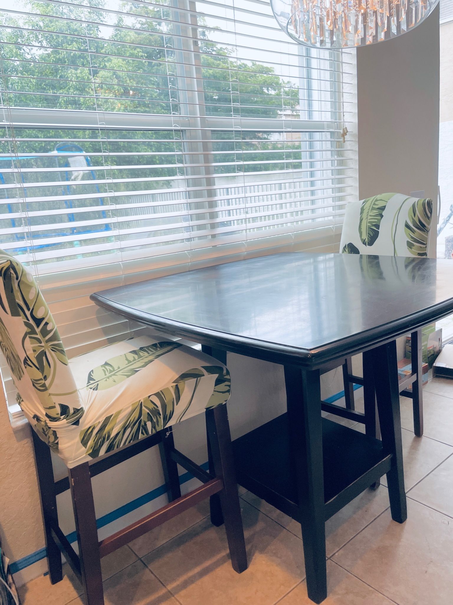 Pub / Breakfast Table With Chairs