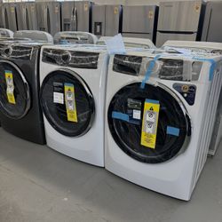 Electrolux 4.5 cu. ft. Front Load Washer LuxCare Wash and Perfect Steam in Titanium And White 