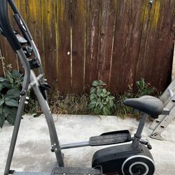 Weslo Momentum G 3.2 Elliptical Bike 