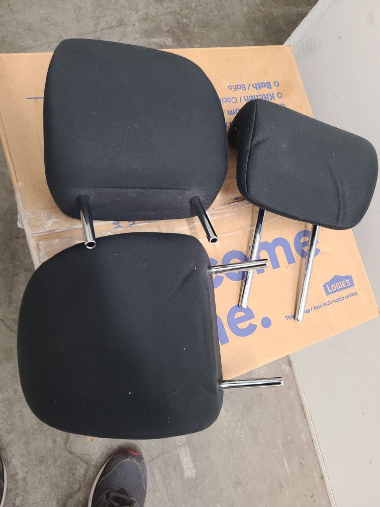 Prius C Seat Headrests