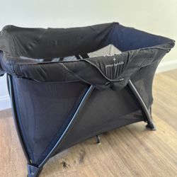 Nuna SENA™ aire Travel Crib With Travel Bag 