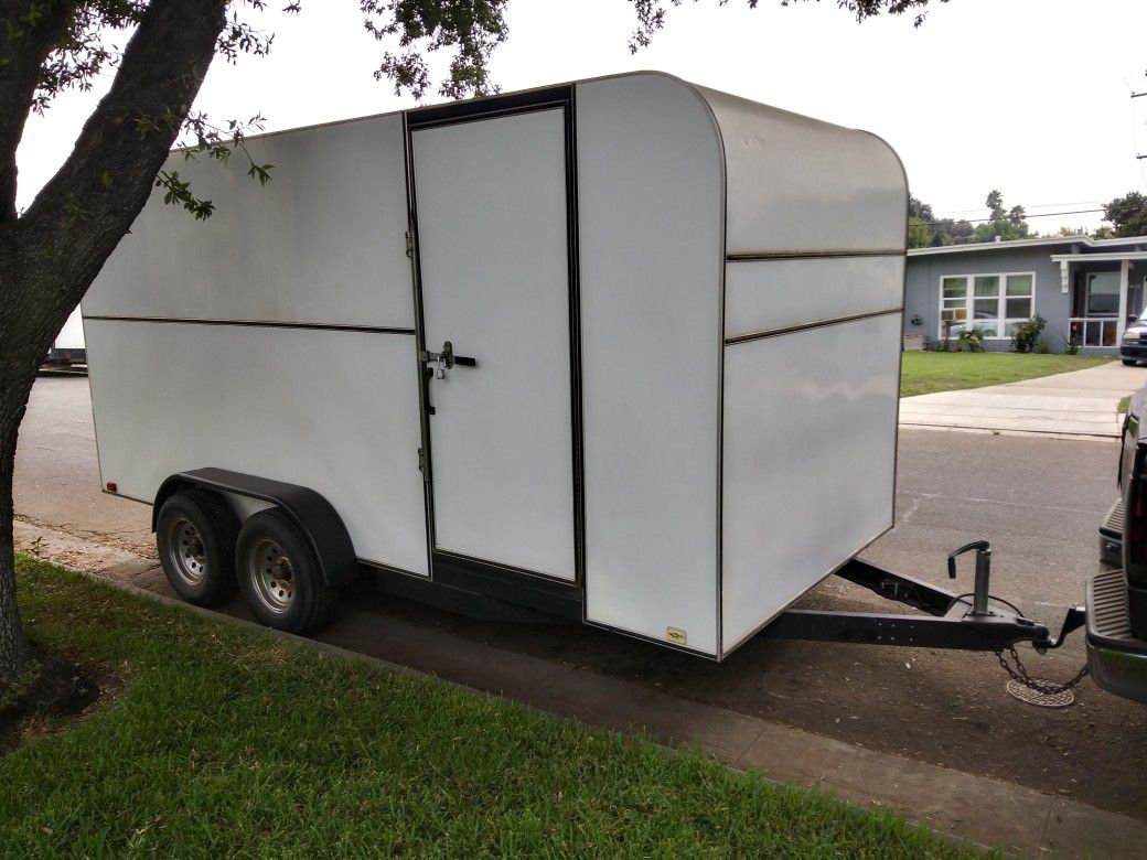 2000 box enclosed trailer 16f long 8f wide