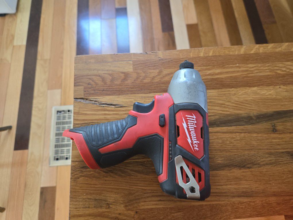 M12 Impact Driver Batarry/charger Included