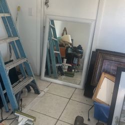 Large Mirror  60/ 31 Neat Condicion