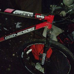 29inch Genesis Mountain Bike With Disk Breaks And Wide 29in Trail Tires