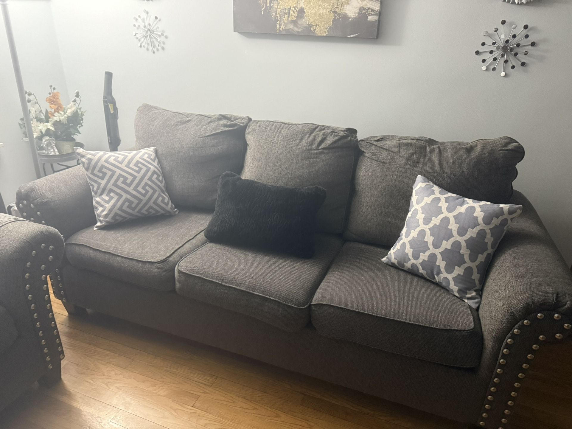 Very Nice Sofa And loveseat 2 Pieces For Sale!