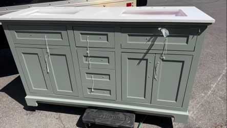 60" BATHROOM VANITY DOUBLE SINK WITH DAMAGE THE EDGE OF THE TOP