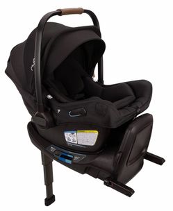 Nuna Pipa Lite Newborn Car seat with base