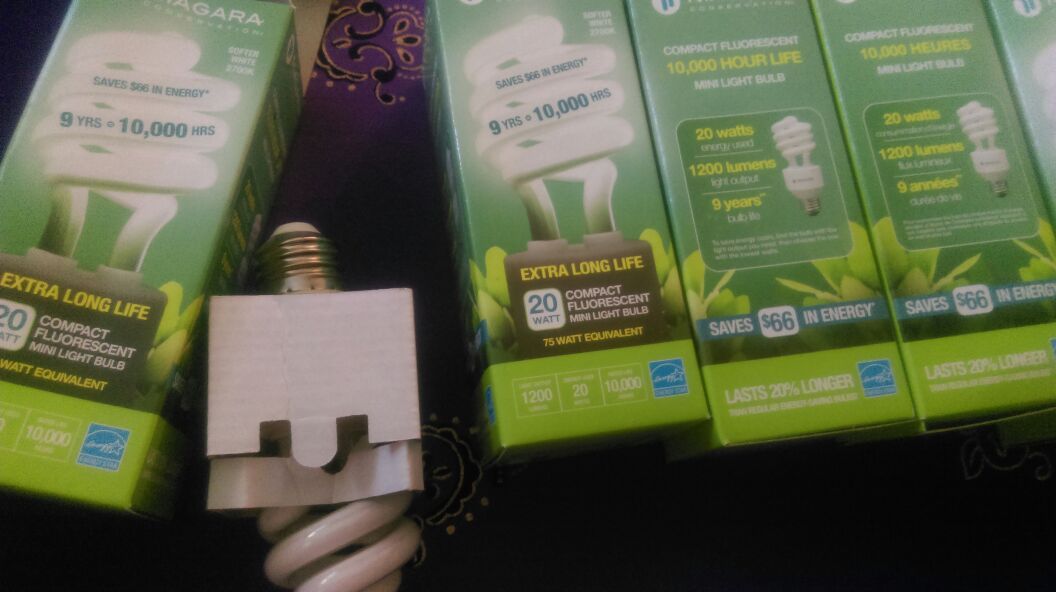 New 5 boxes of 20watt compact fluorescent light bulbs