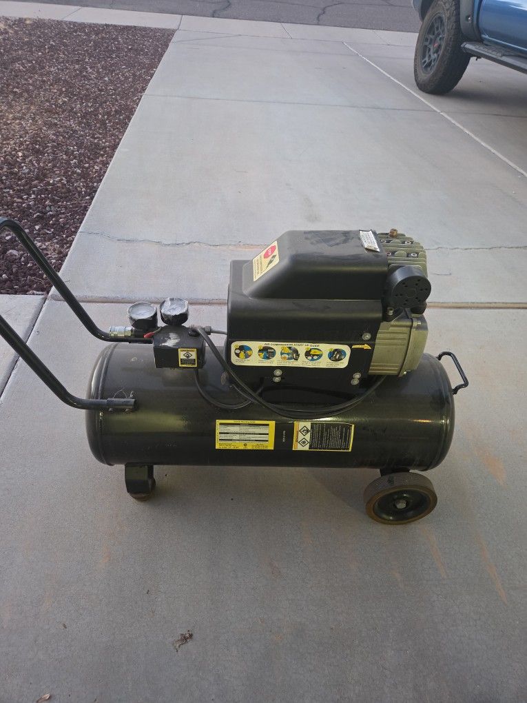 Central Pneumatic 2.5 Gal Air Compressor