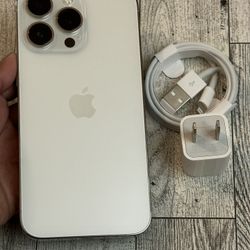 IPhone 13 Pro (256gb) White UNLOCKED, Excellent Condition 