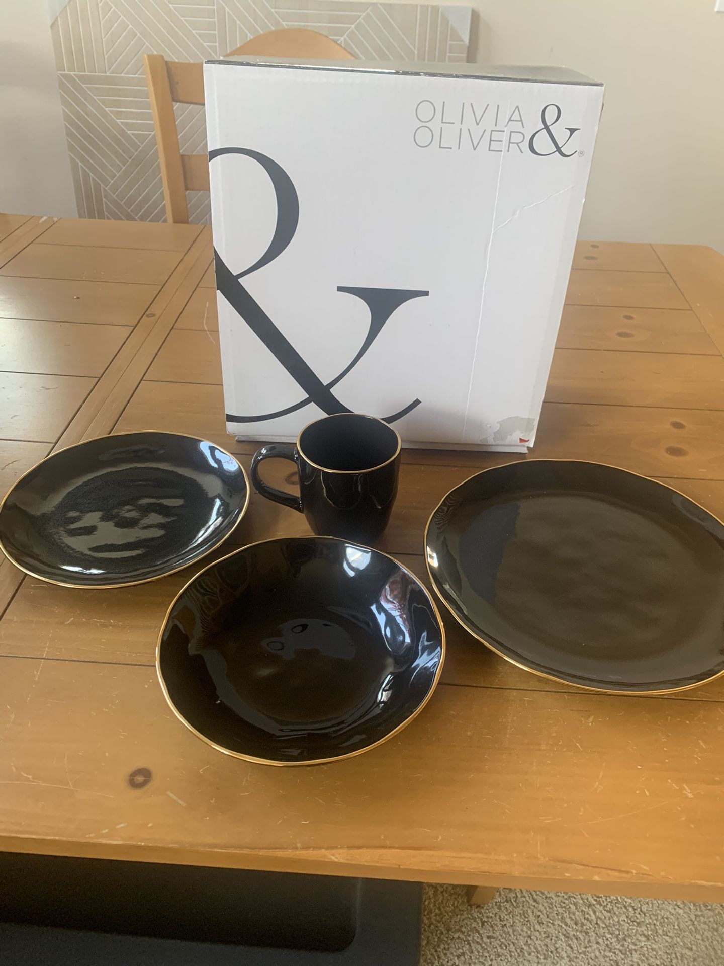 New In Box Olivia & Oliver Harper Casual Slate Gold Trim 4 Piece Place Setting