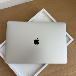 2.6GHz 6-Core i7 512GB SSD 16GB RAM MacBook Pro 15” Touch Bar + Touch ID Retina Display High Performance 