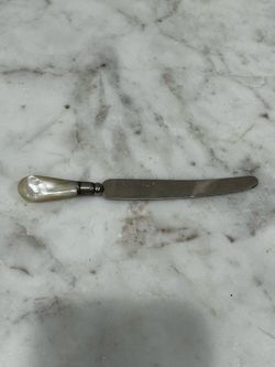 Vintage mother-of-pearl spreading knife/dessert knife