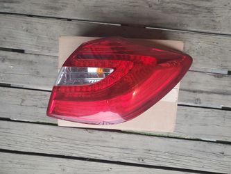 2012-2014 Hyundai Genesis Sedan Right Tail Light 
