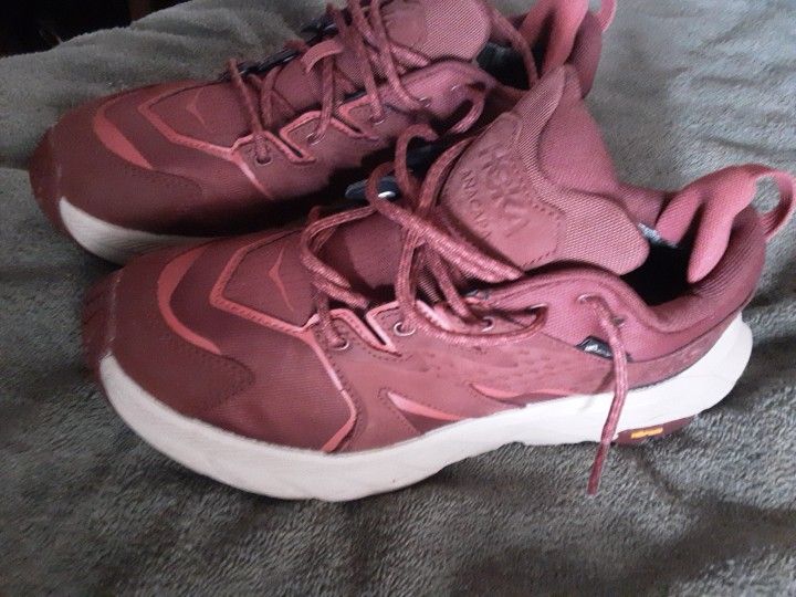 New Hoka ANACABA women's Shoe Sz 5. Waterproof Hiker..125$ In Store