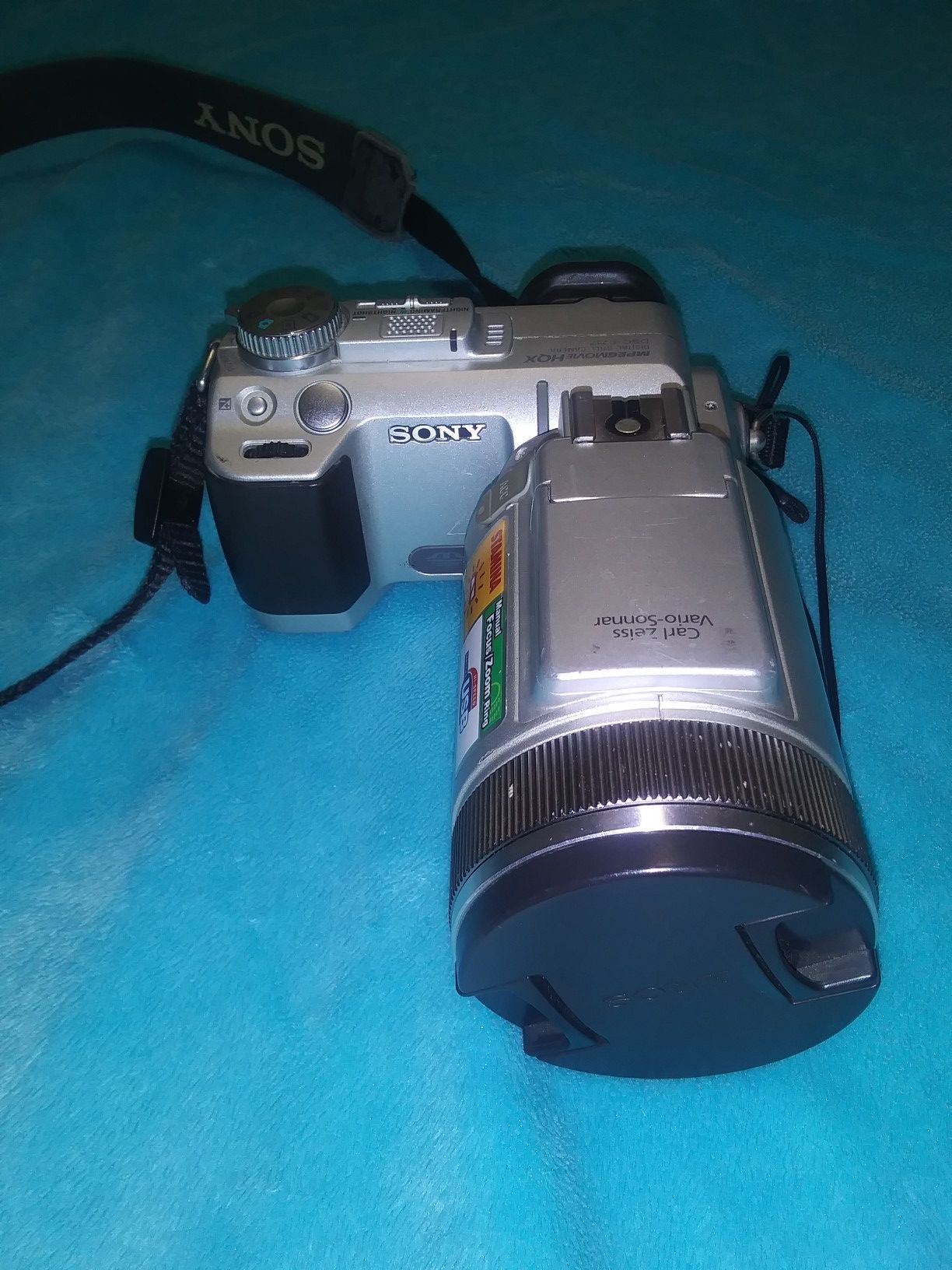 SONY Cyber-shot DSC F717 Digital Camera