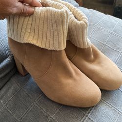 Women’s.  Boots.     Size 8-W