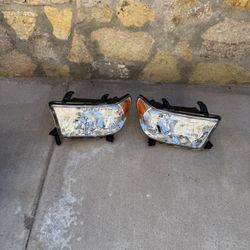 2007-2010 Toyota Tundra Headlights 