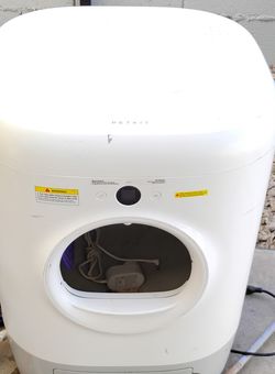 PETKIT Self Cleaning Littler Box . $500 New Now Only 100 If Its Taken Today 3/10
