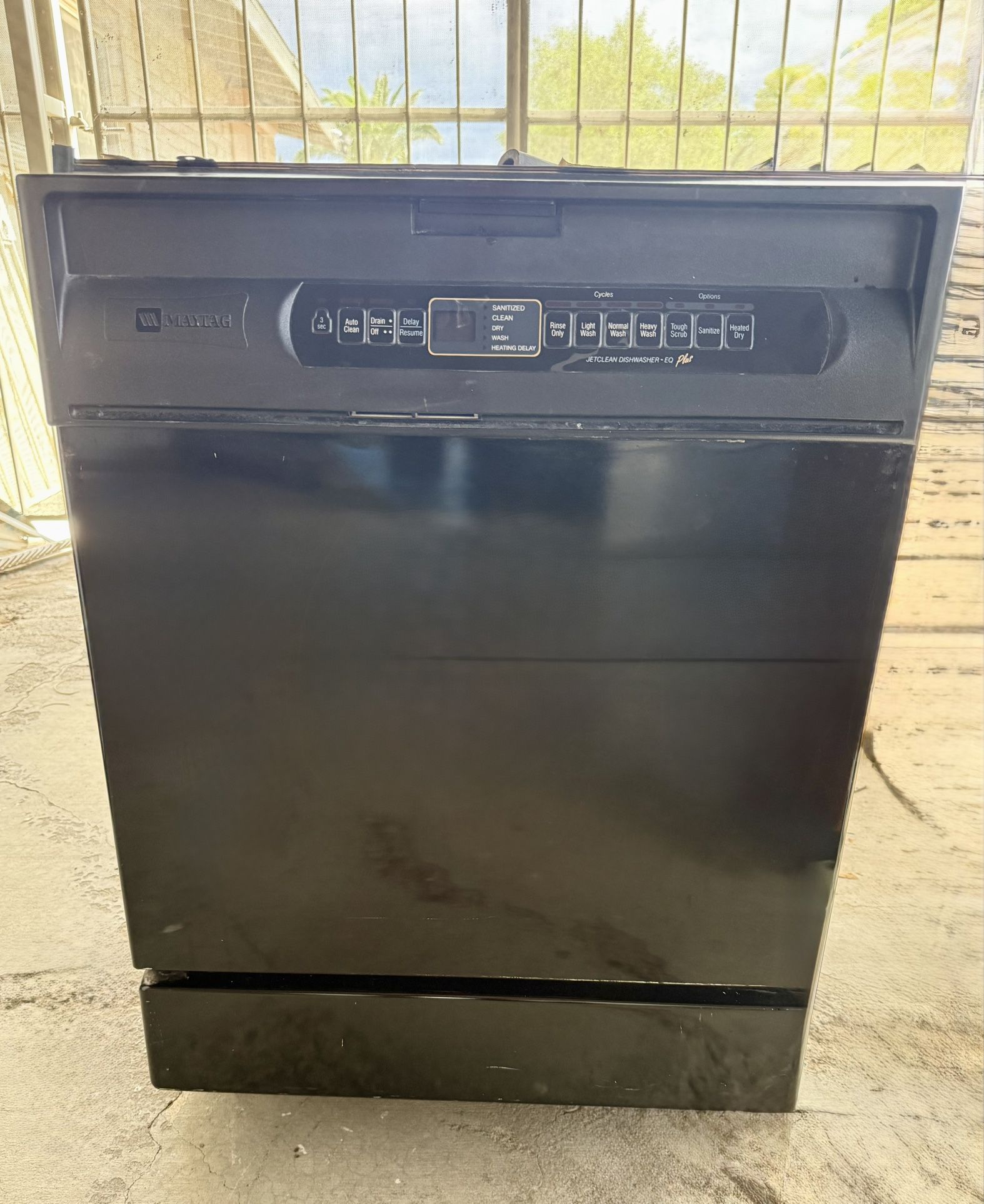 Reliable Maytag MDB7100AWW Dishwasher – Excellent Performance - Main Image