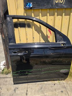 2025-UP CHEVY TAHOE RIGHT FRONT DOOR