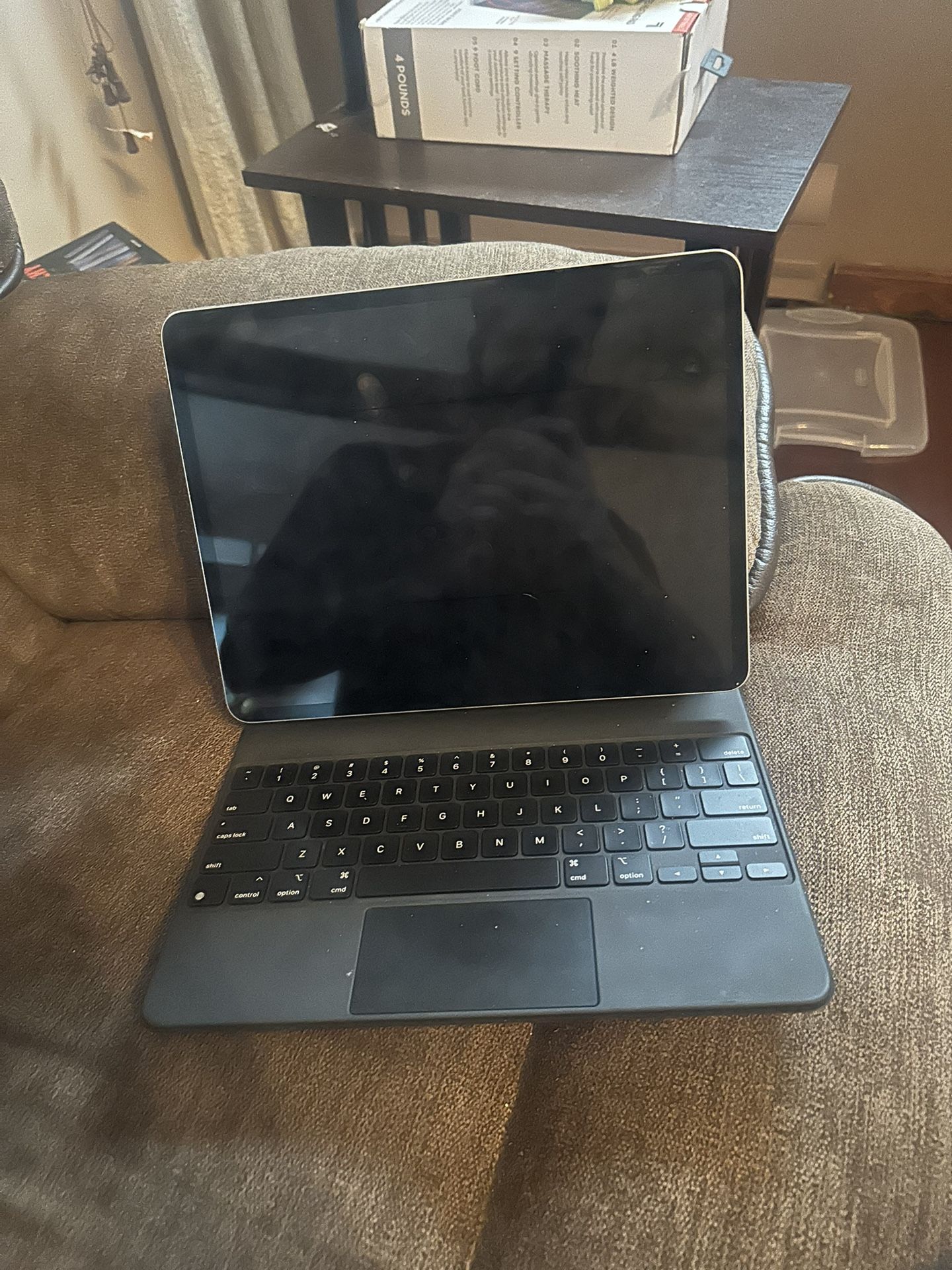 12.9 iPad Pro 128bg With Magic Keyboard Still Have Original Box