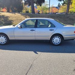 1998 Mercedes-Benz E-Class (E320)-EXCELLENT CONDITION 