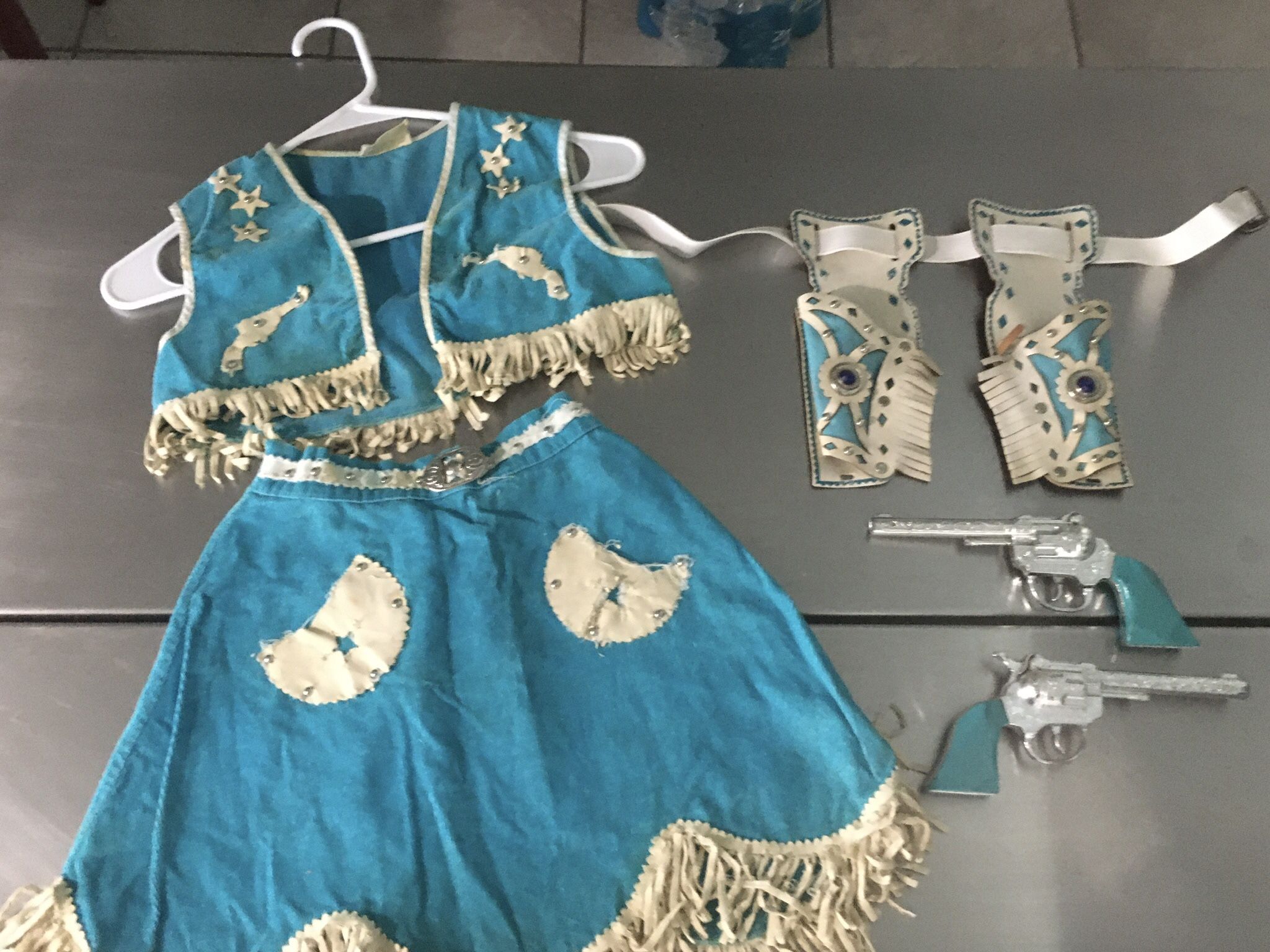 AWESOME COMPLET SET RARE" LASSO'EM BILL" COWGIRL CHILDS VEST & SKIRT AND holster
