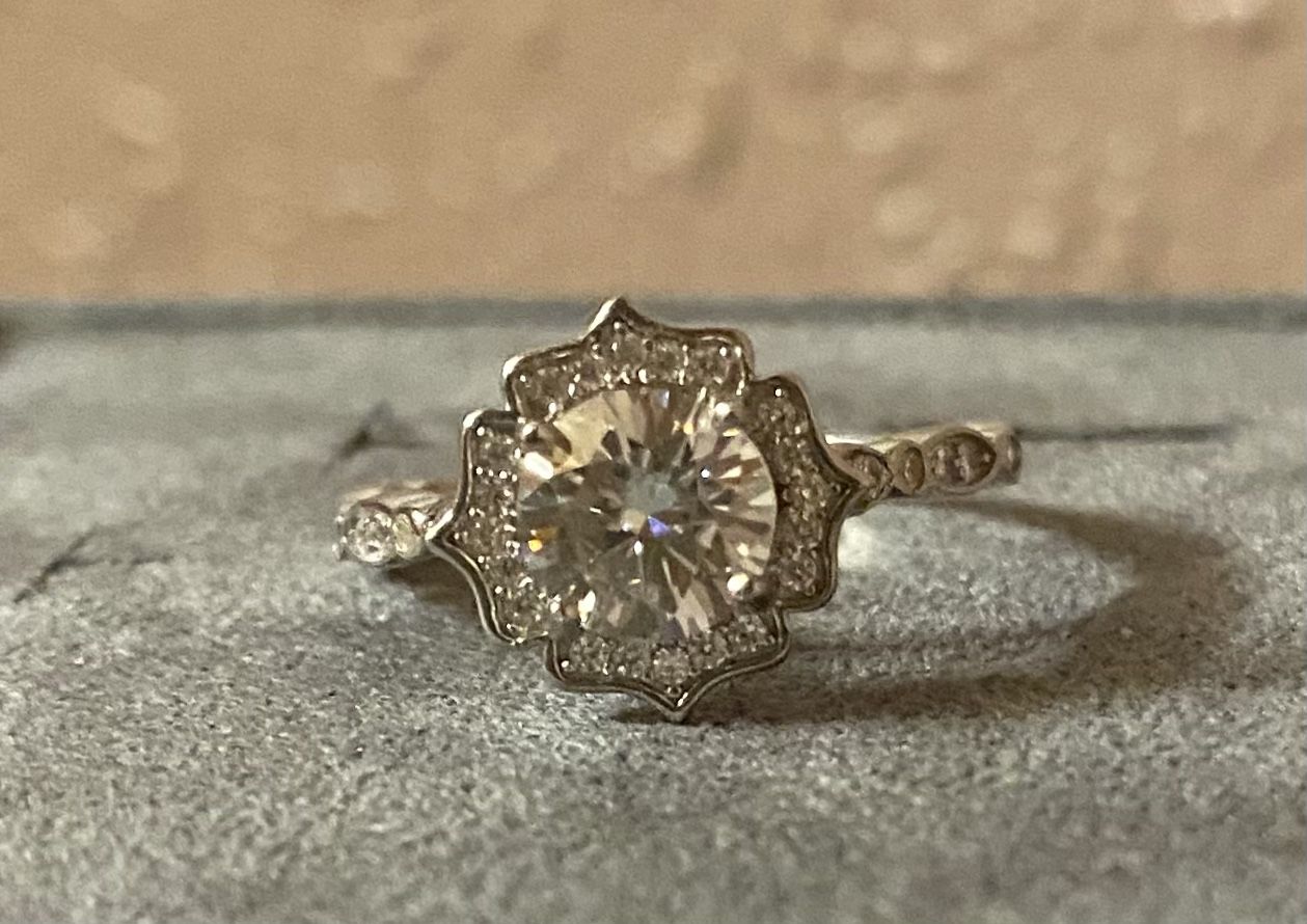Diamond Moissanite Ring S925 Sz 7
