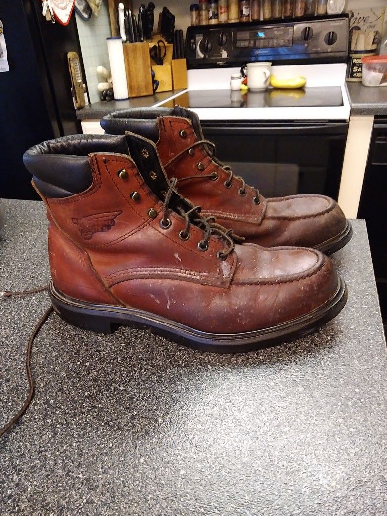 RED WING. STYLE 202 SUPER SOLE BOOT SIZE. 9 D. RETAIL PRICE. 235.00. BUY TODAY 40 BUCKS