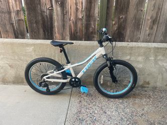 Trek Precaliber 20” Wheels / 7 Speed Kids Mountain Bike