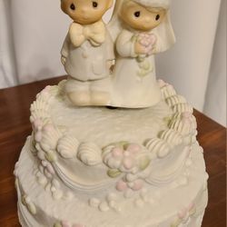 1981 Precious Moments Wedding Cake Topper Music Box. 
