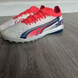 Turf/indoor Puma Soccer Shoes