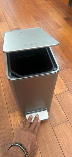 Mini trashcan for toilet