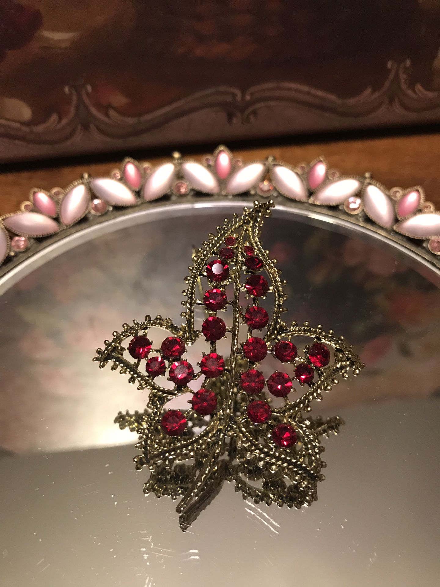 Beautiful!!! Sparkly!!! Vintage Ruby Red Stone Gold Leaf Pin/Brooch