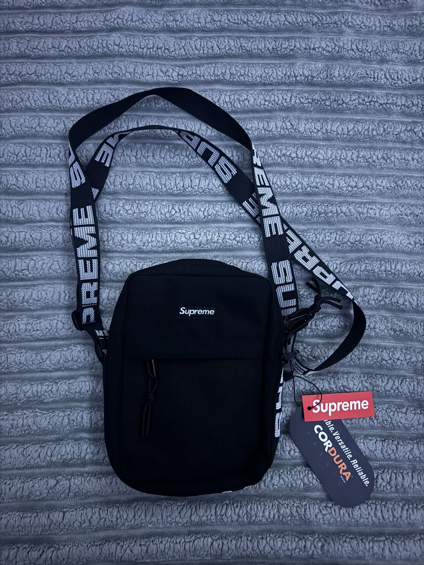 Supreme Bagggg- Price Negotiable 