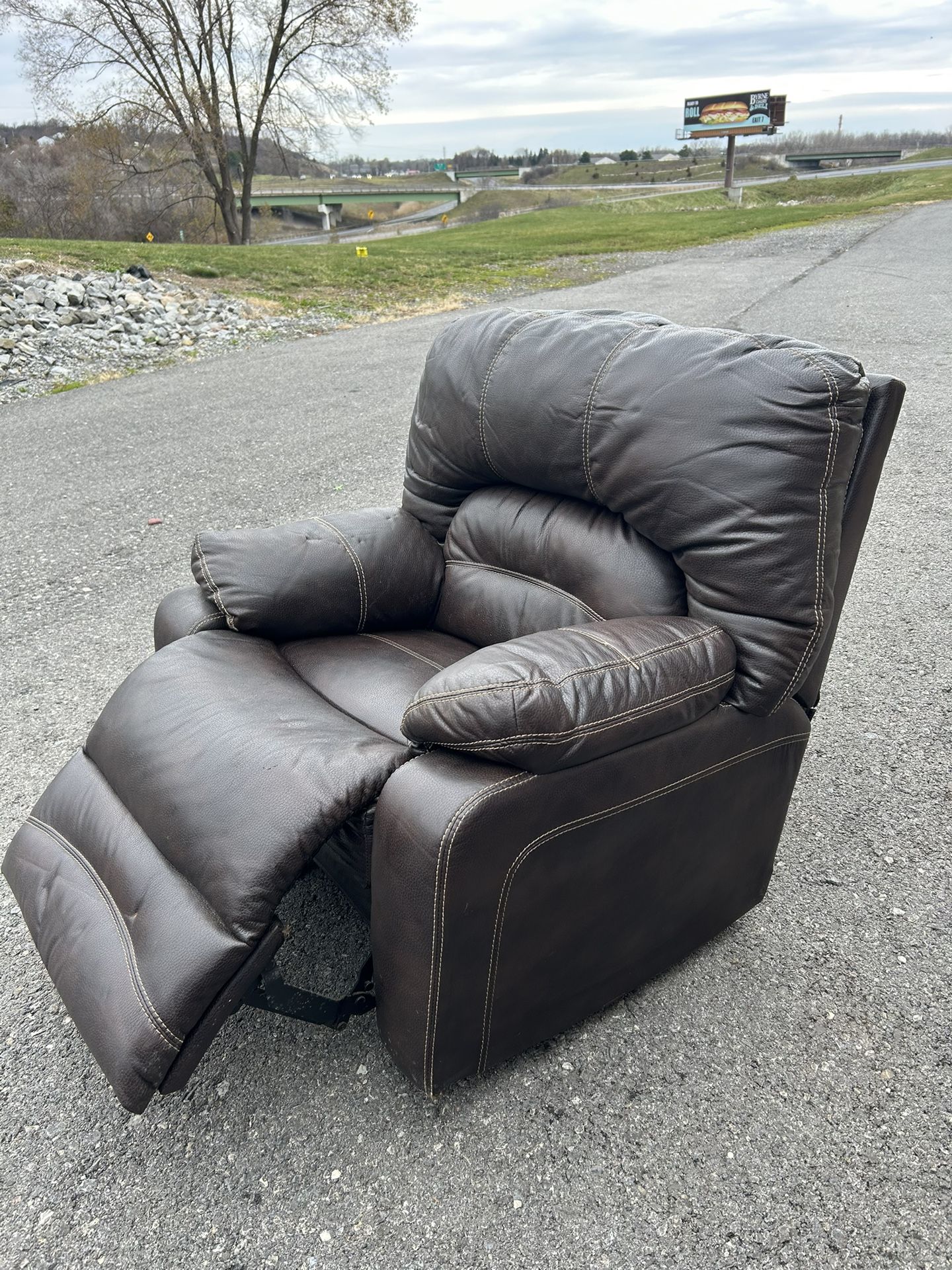 Comfortable Dark Leather Recliner Armchair - Great for Home Theater