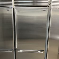 SUBZERO STAINLESS STEEL BUILT IN REFRIGERATOR 