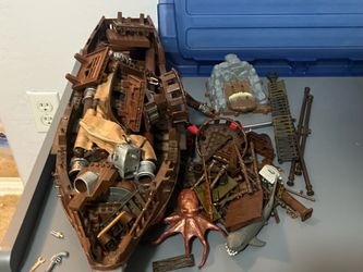 Lego Pirates and Caribbean set / dungeons and dragons castle set