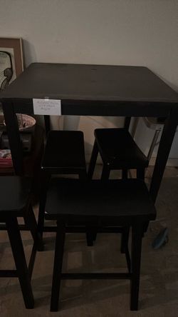 Kitchen  Table /4 Stools