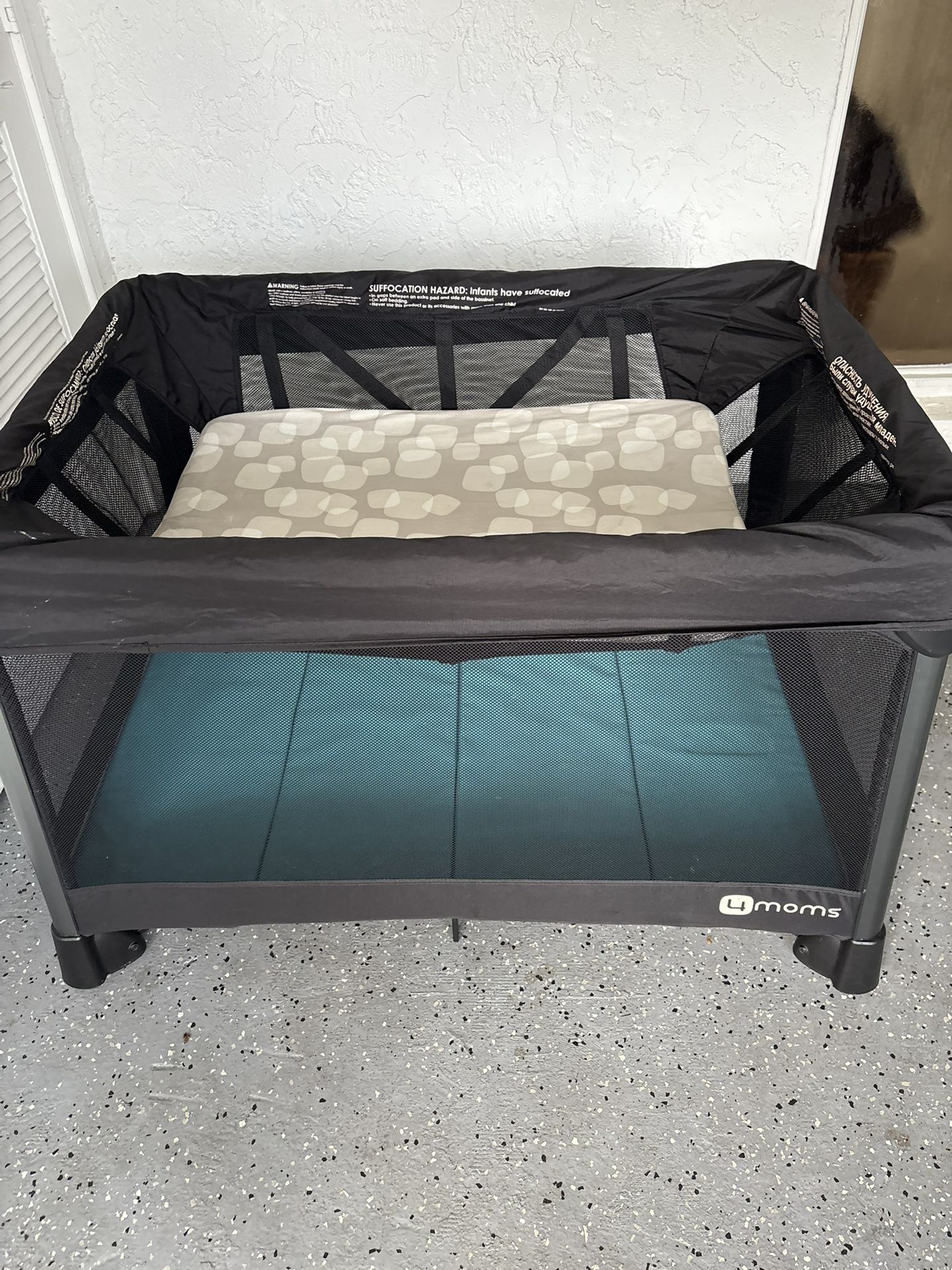 4 Moms Play Yard 
