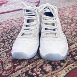 Jordan 11 Retro Legend Blue( Size 4 )