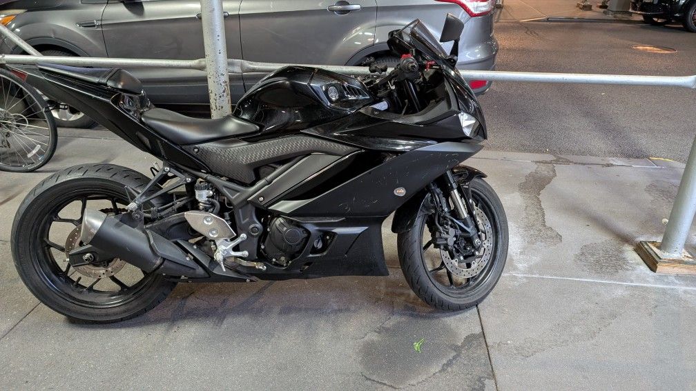2023 Yamaha R3 400cc